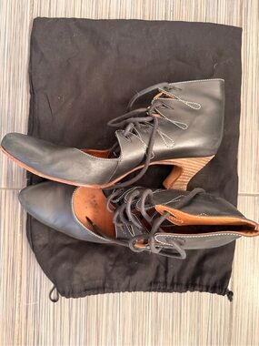 Classic FLUEVOG KILIMANJARO Black Lace-Up Women's Heeled Ankle Boots
